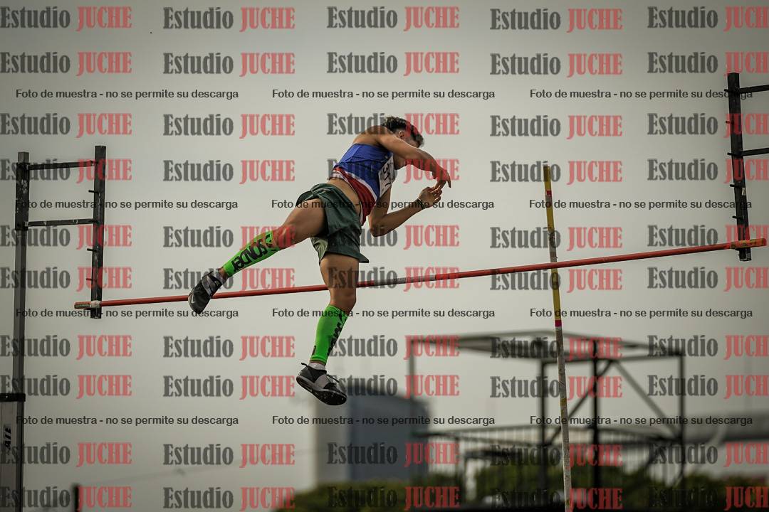 Fotos del salto con garrocha de varones