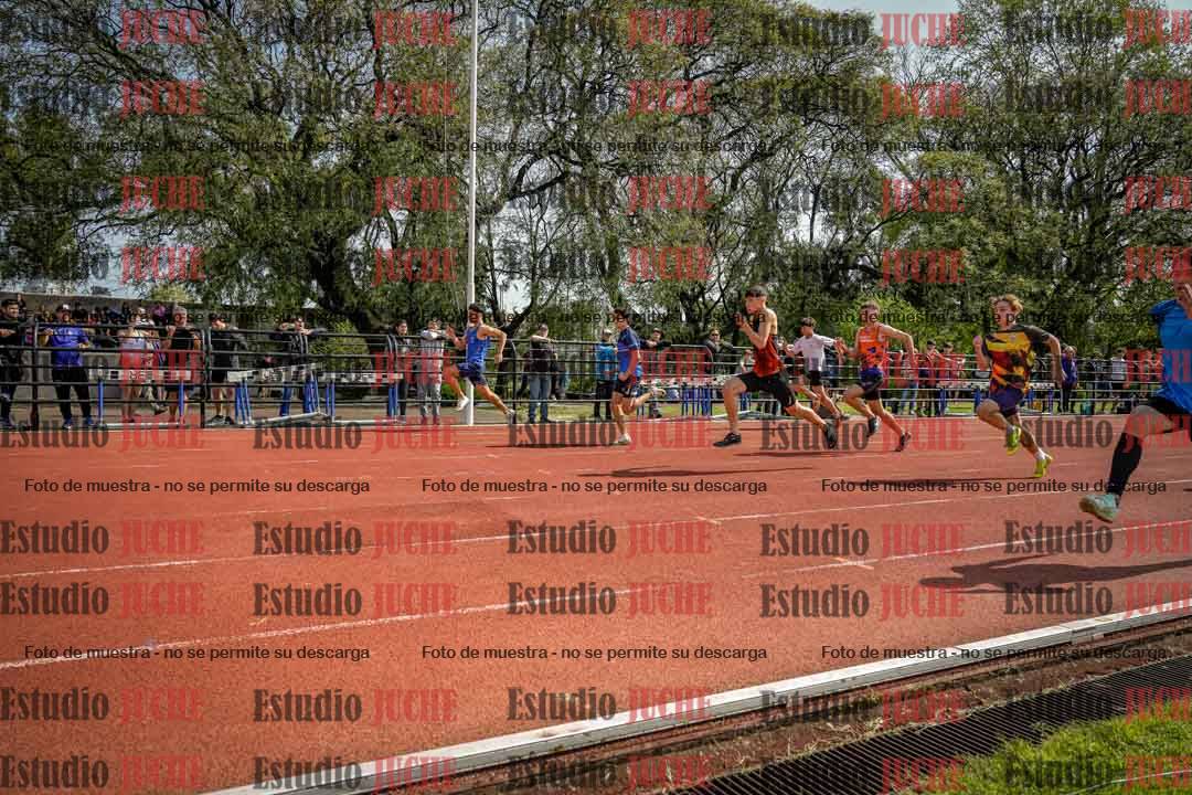 Fotos de los 80 m llanos de varones