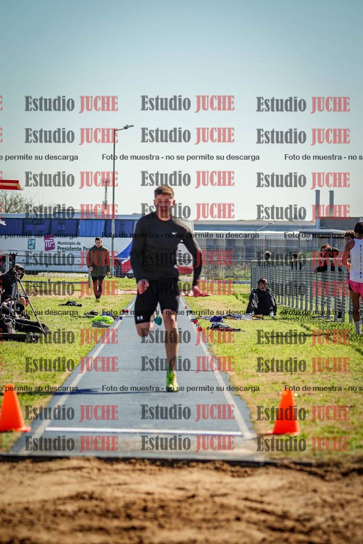 Fotos del salto en largo de varones