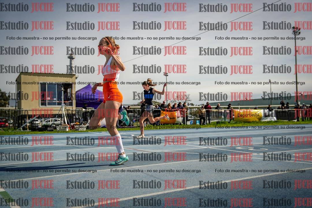 Fotos de los 295 m con vallas de mujeres - U17