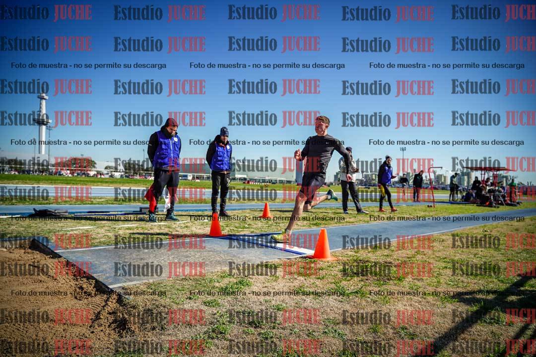 Fotos del salto en largo de varones