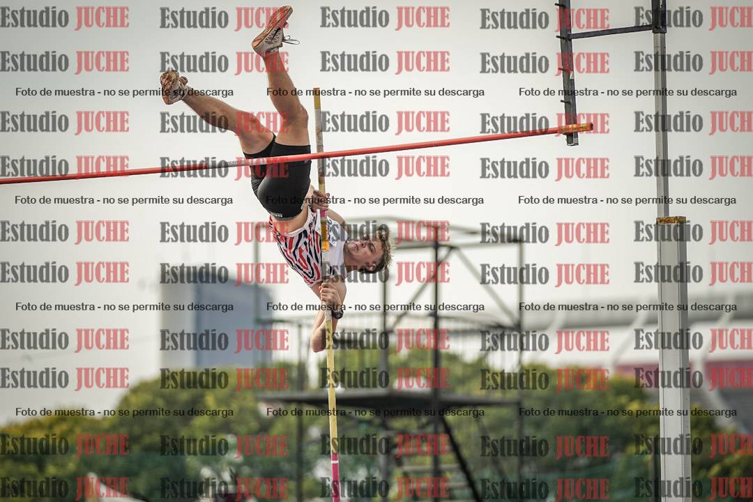 Fotos del salto con garrocha de varones