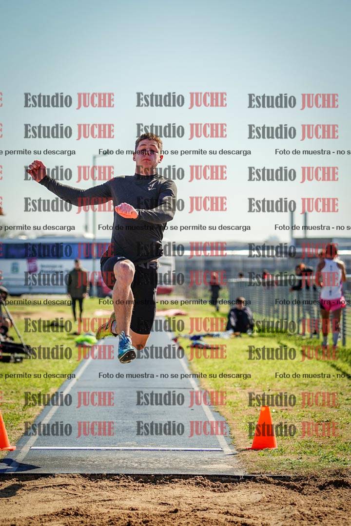 Fotos del salto en largo de varones