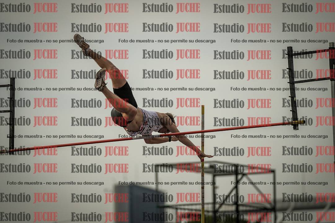 Fotos del salto con garrocha de varones