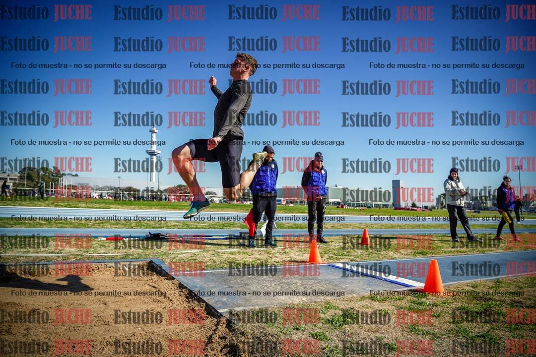 Fotos del salto en largo de varones