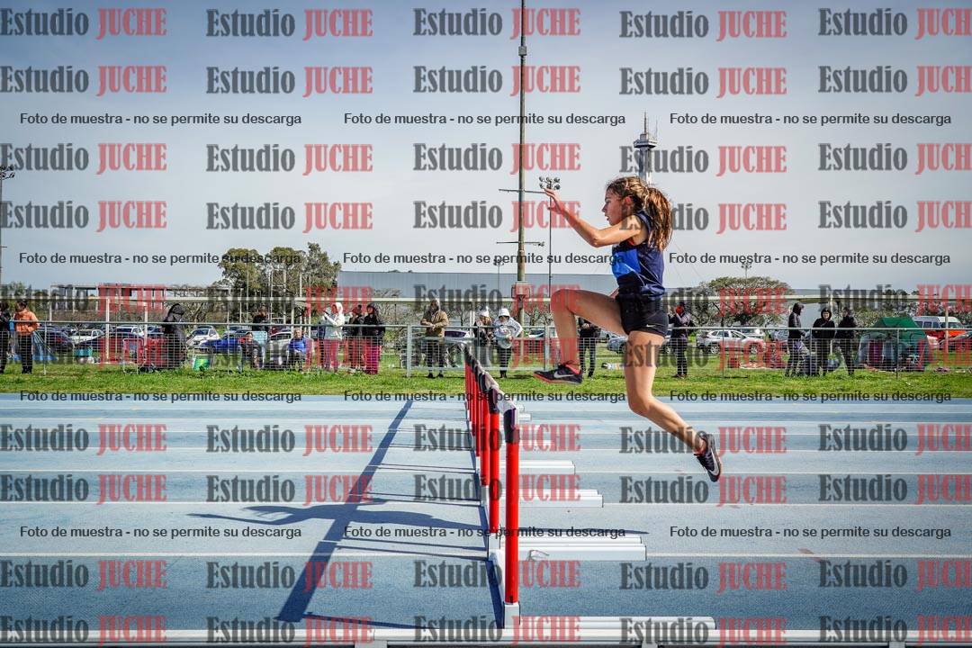 Fotos de los 295 m con vallas de mujeres - U17