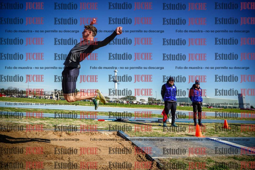 Fotos del salto en largo de varones