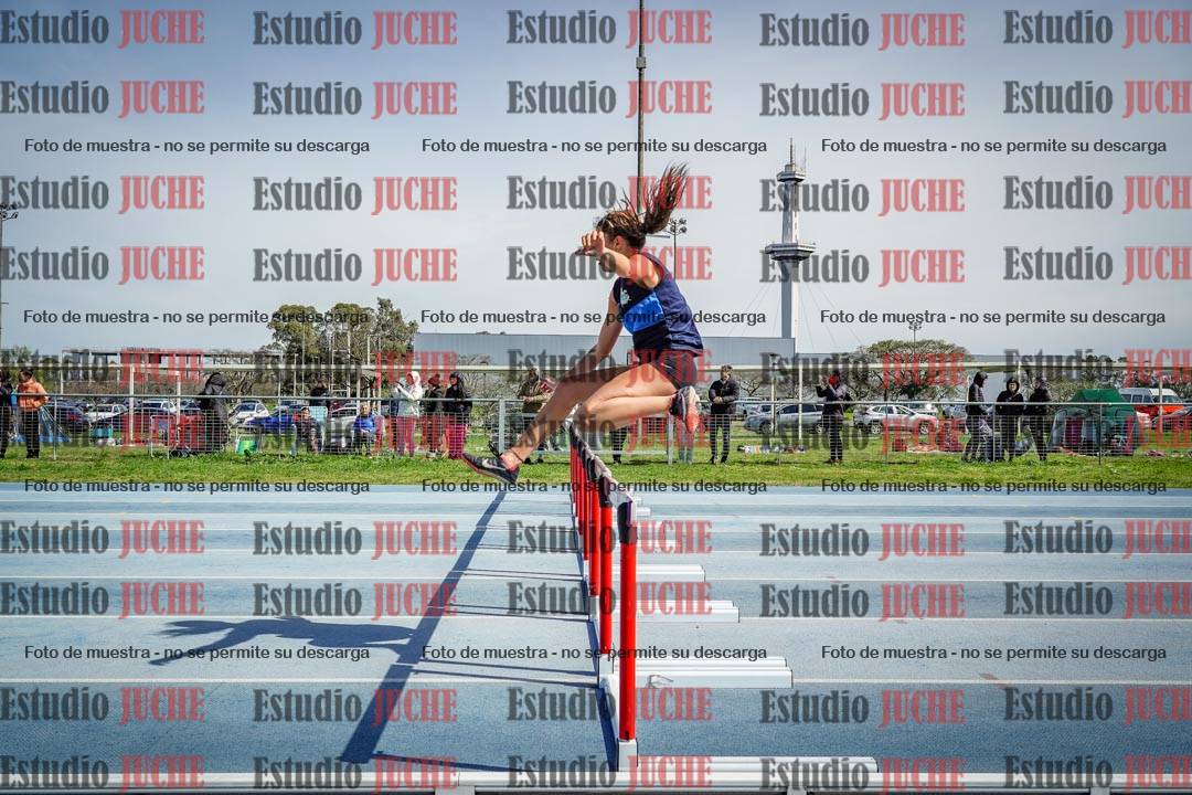 Fotos de los 295 m con vallas de mujeres - U17