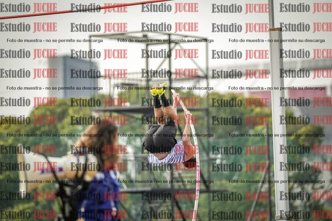 Fotos del salto con garrocha de varones
