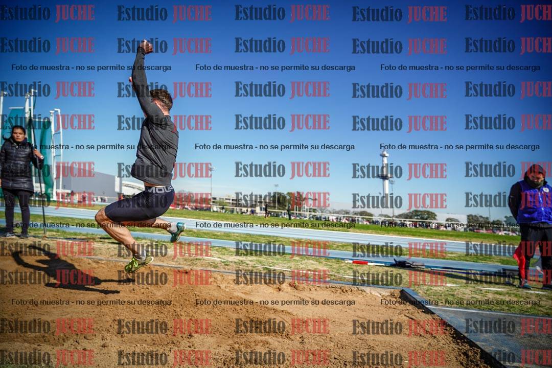 Fotos del salto en largo de varones
