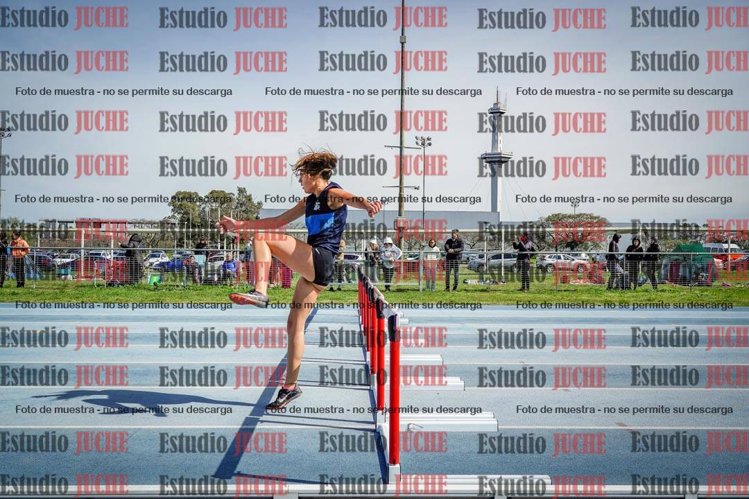 Fotos de los 295 m con vallas de mujeres - U17