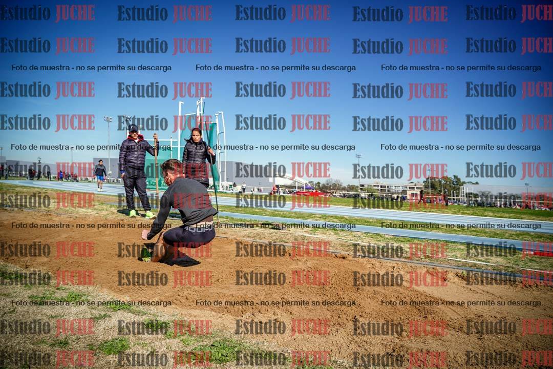Fotos del salto en largo de varones