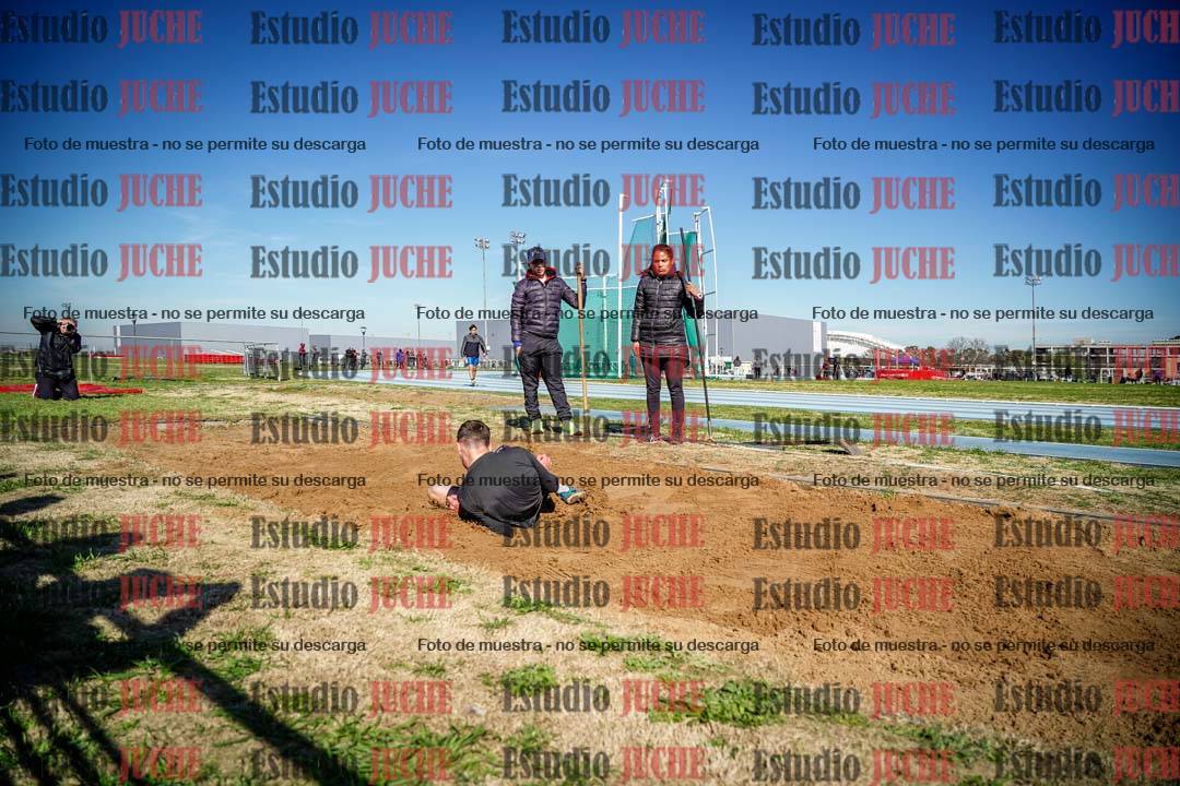 Fotos del salto en largo de varones