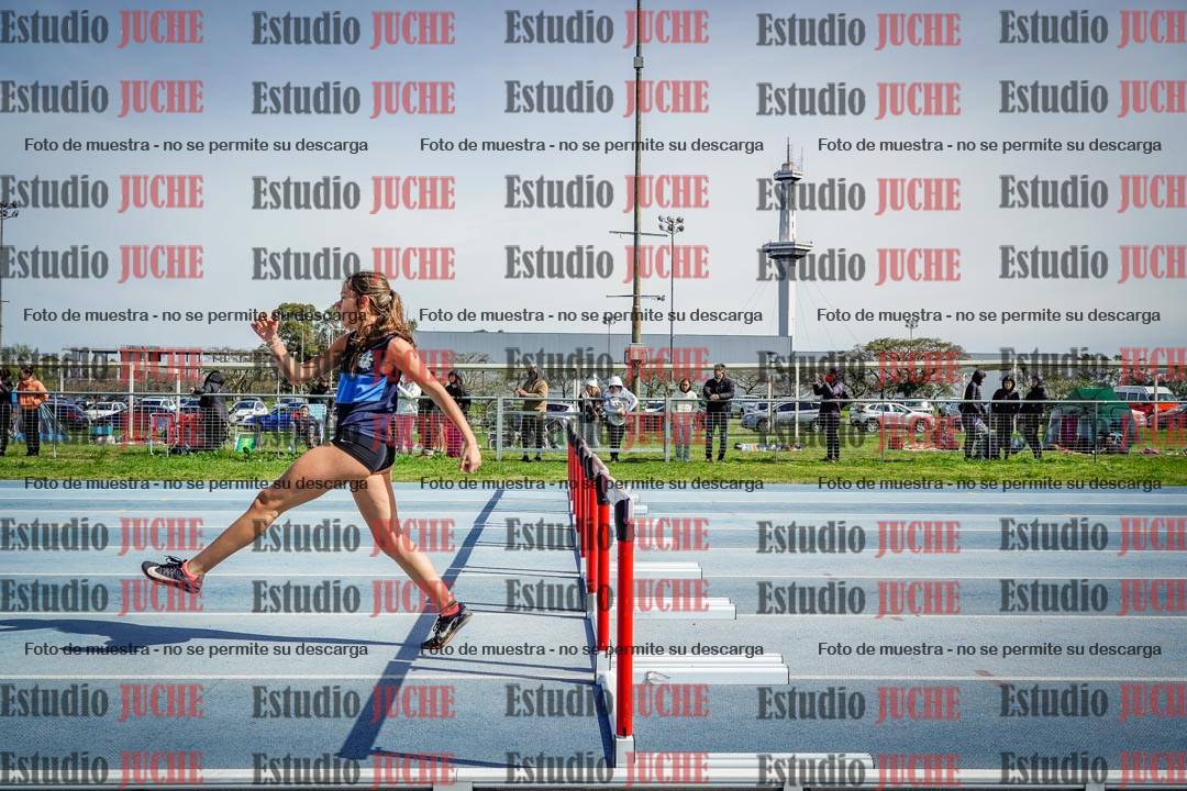 Fotos de los 295 m con vallas de mujeres - U17