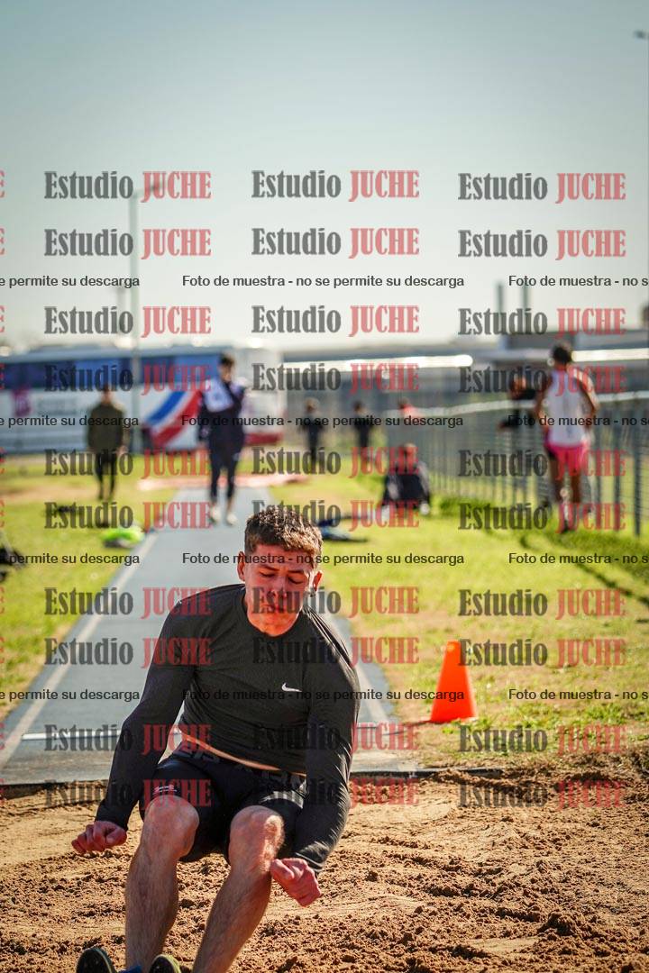 Fotos del salto en largo de varones