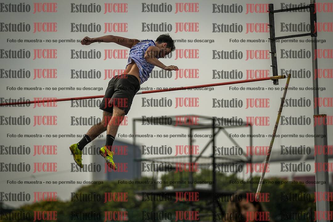 Fotos del salto con garrocha de varones