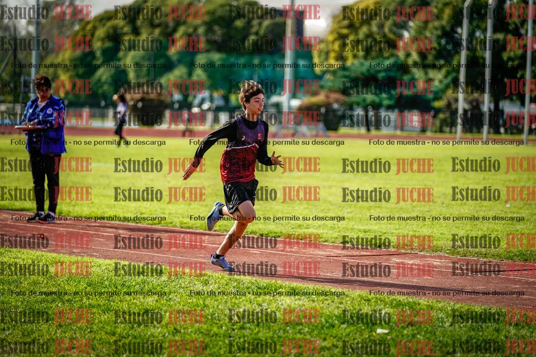 Fotos del salto en largo de varones