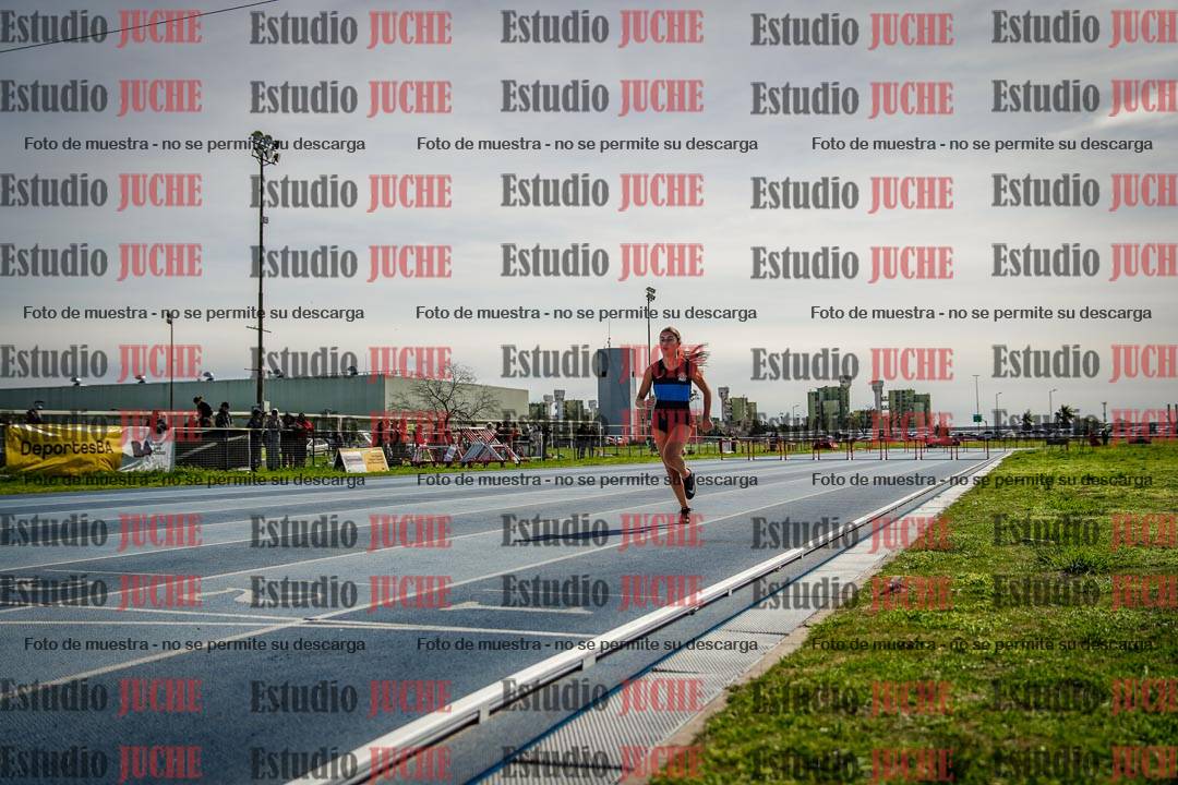 Fotos de los 295 m con vallas de mujeres - U17