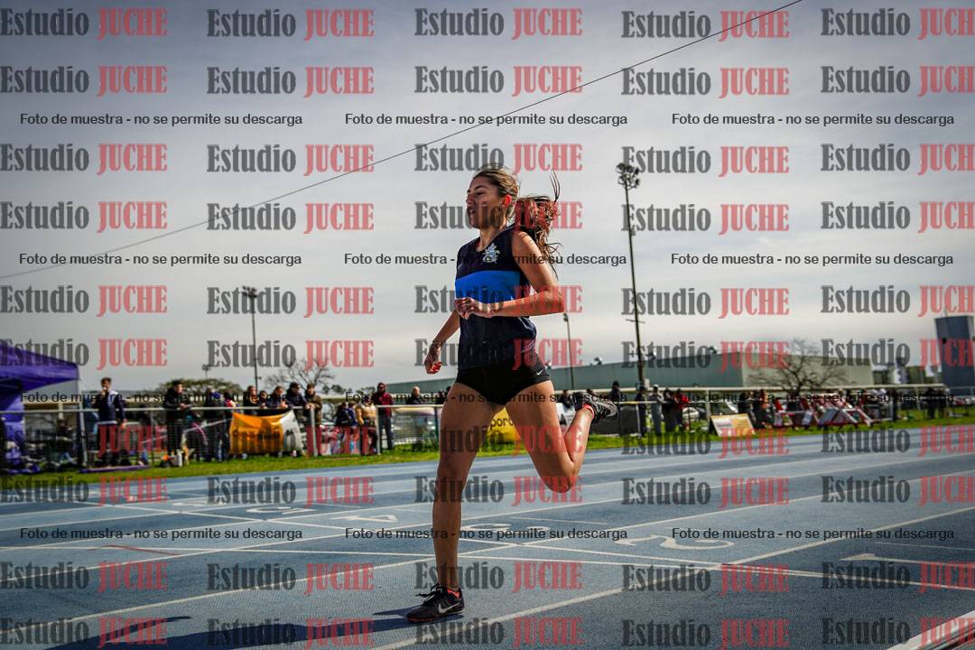 Fotos de los 295 m con vallas de mujeres - U17