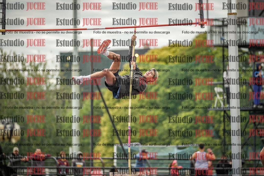 Fotos del salto con garrocha de mujeres y varones
