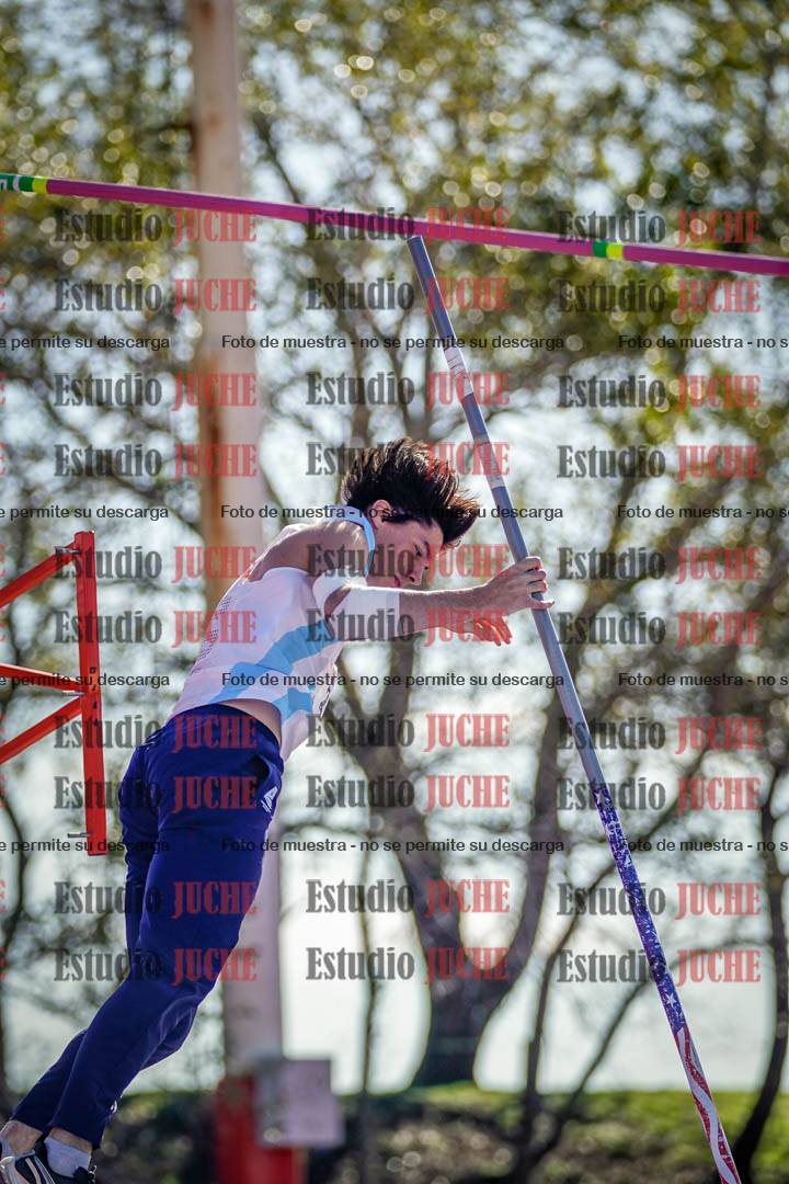 Fotos del salto con garrocha de varones - deca 8