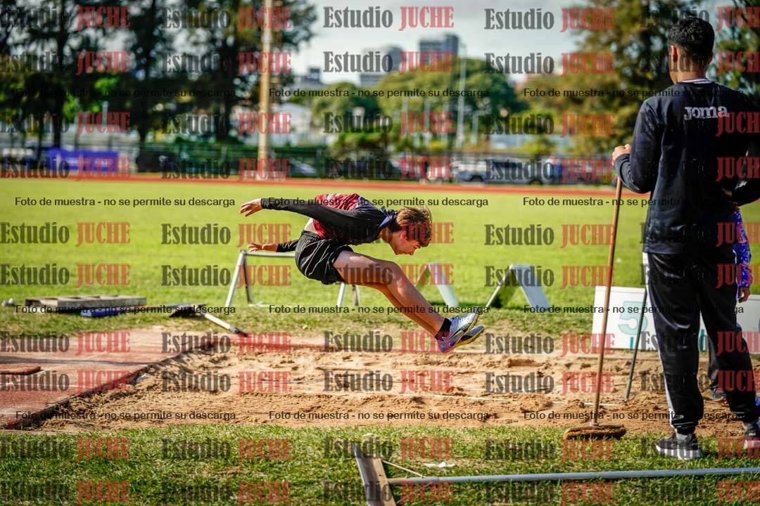 Fotos del salto en largo de varones