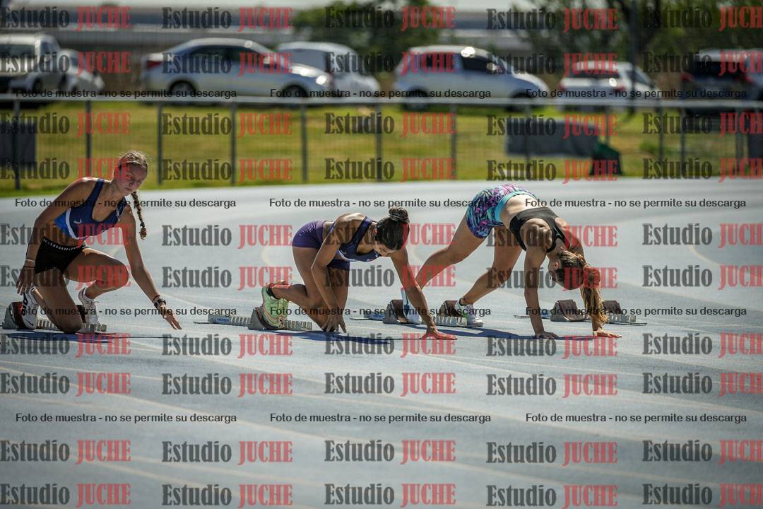 Fotos de los 100 m con vallas de mujeres - serie 1