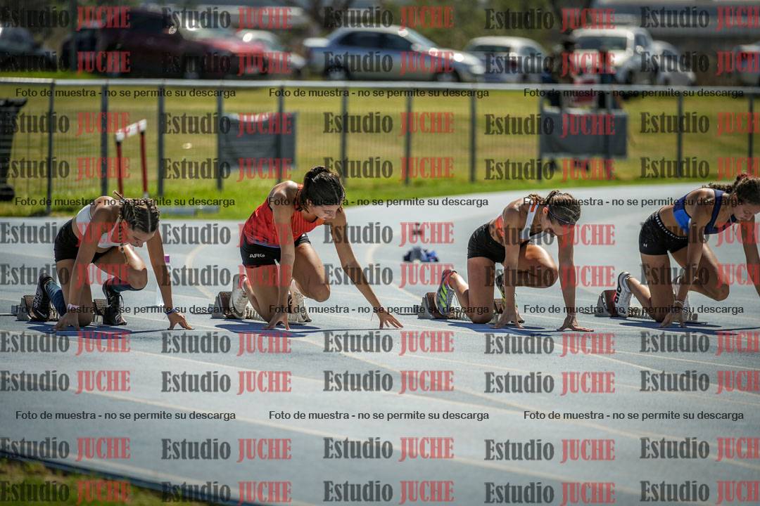 Fotos de los 100 m con vallas de mujeres - serie 1