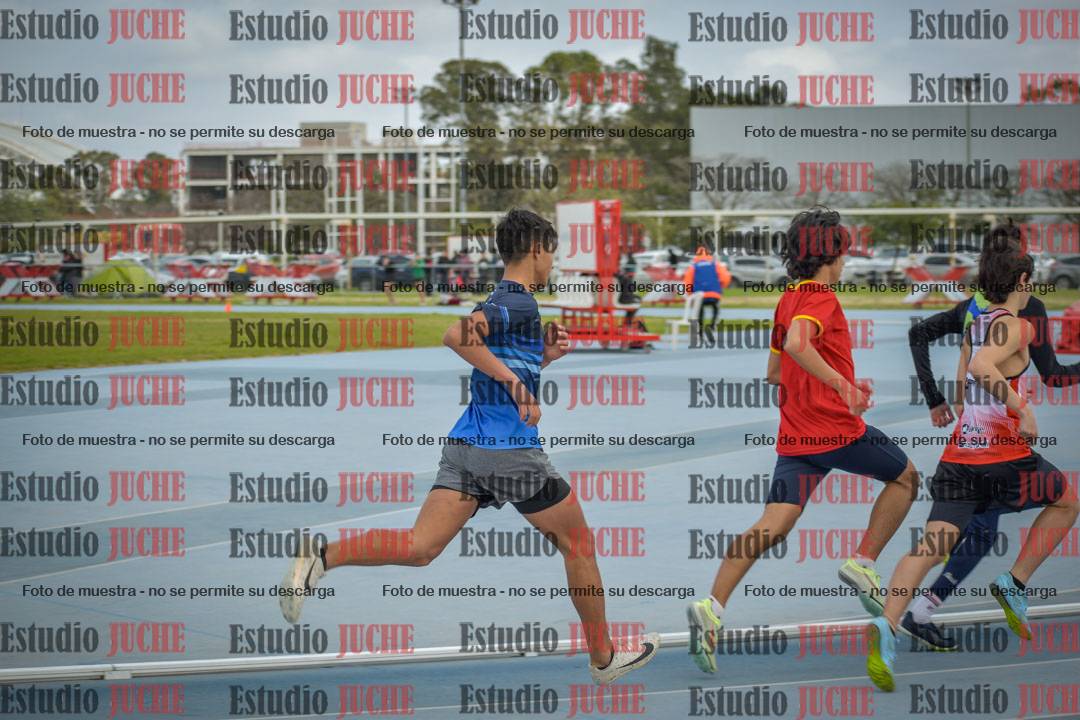Fotos de los 600 m llanos de varones