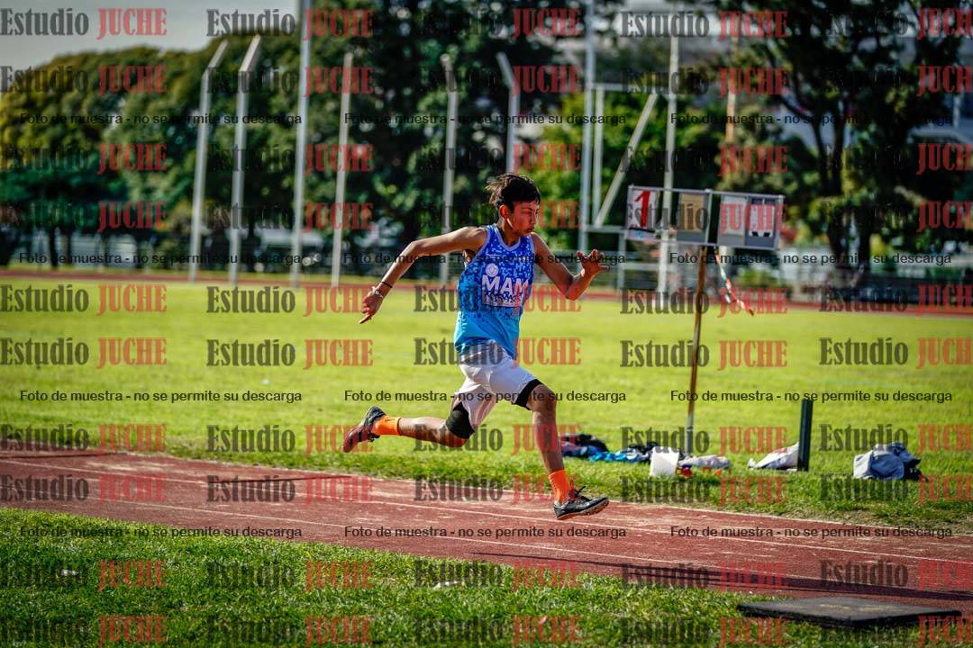 Fotos del salto en largo de varones