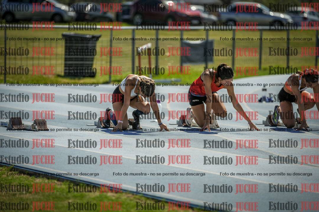 Fotos de los 100 m con vallas de mujeres - serie 1