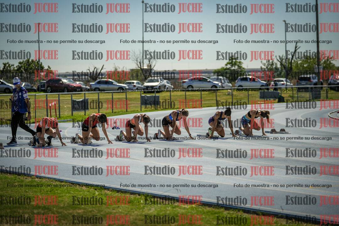 Fotos de los 100 m con vallas de mujeres - serie 1