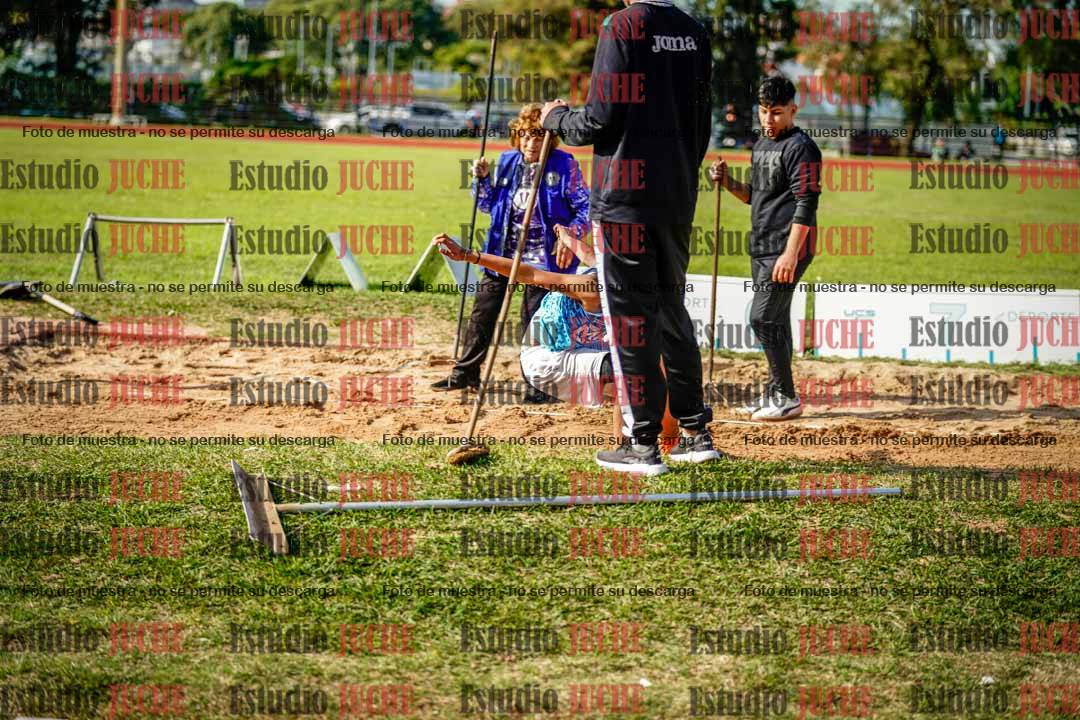 Fotos del salto en largo de varones