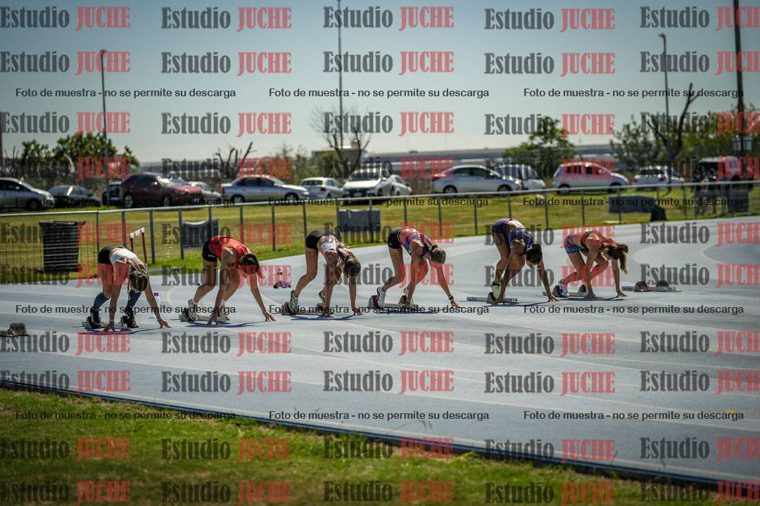 Fotos de los 100 m con vallas de mujeres - serie 1