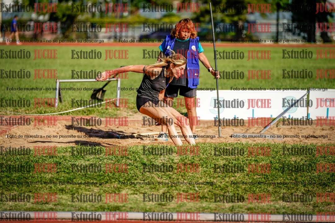 Fotos del salto en largo de mujeres