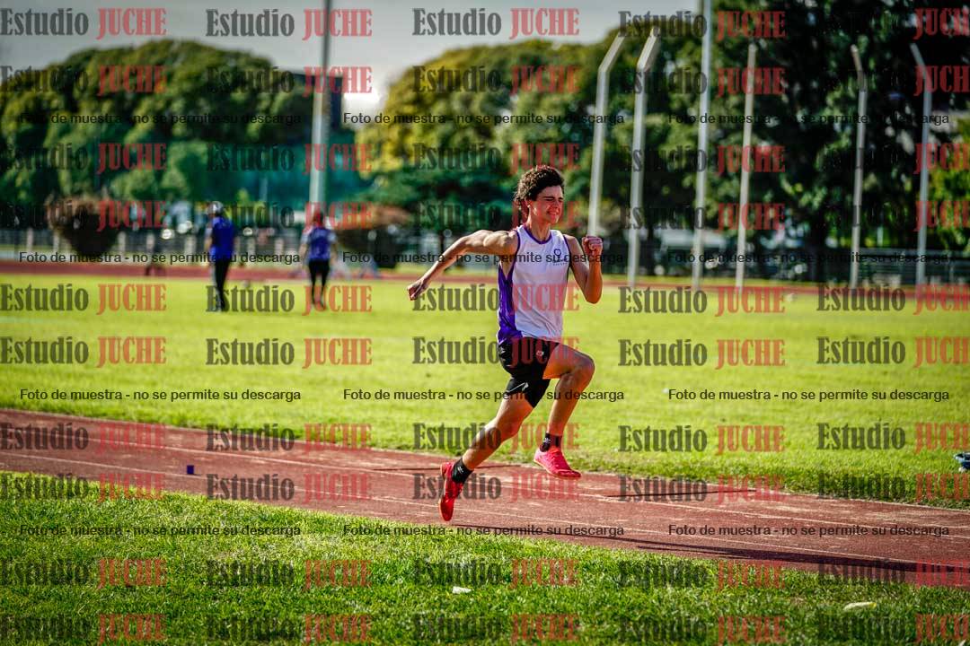 Fotos del salto en largo de varones