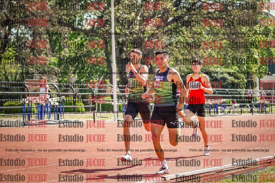 Fotos de los 800 m llanos de varones