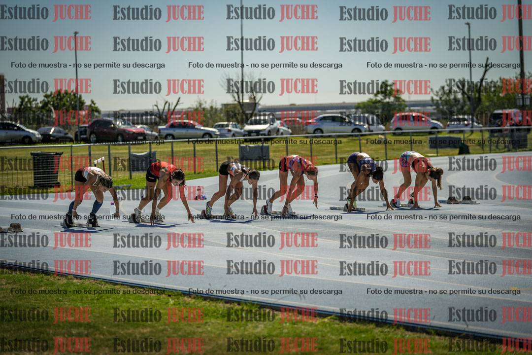 Fotos de los 100 m con vallas de mujeres - serie 1