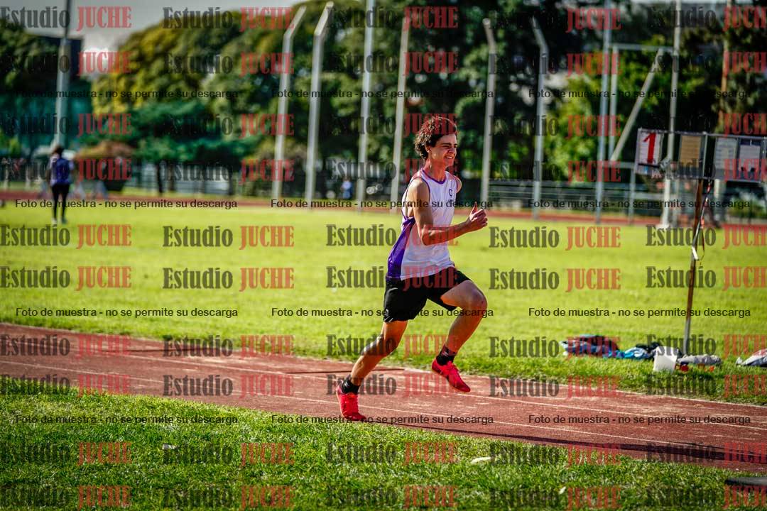Fotos del salto en largo de varones