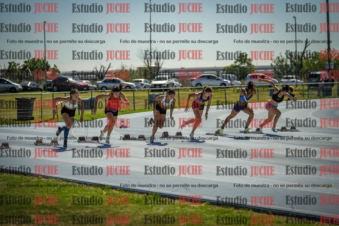 Fotos de los 100 m con vallas de mujeres - serie 1