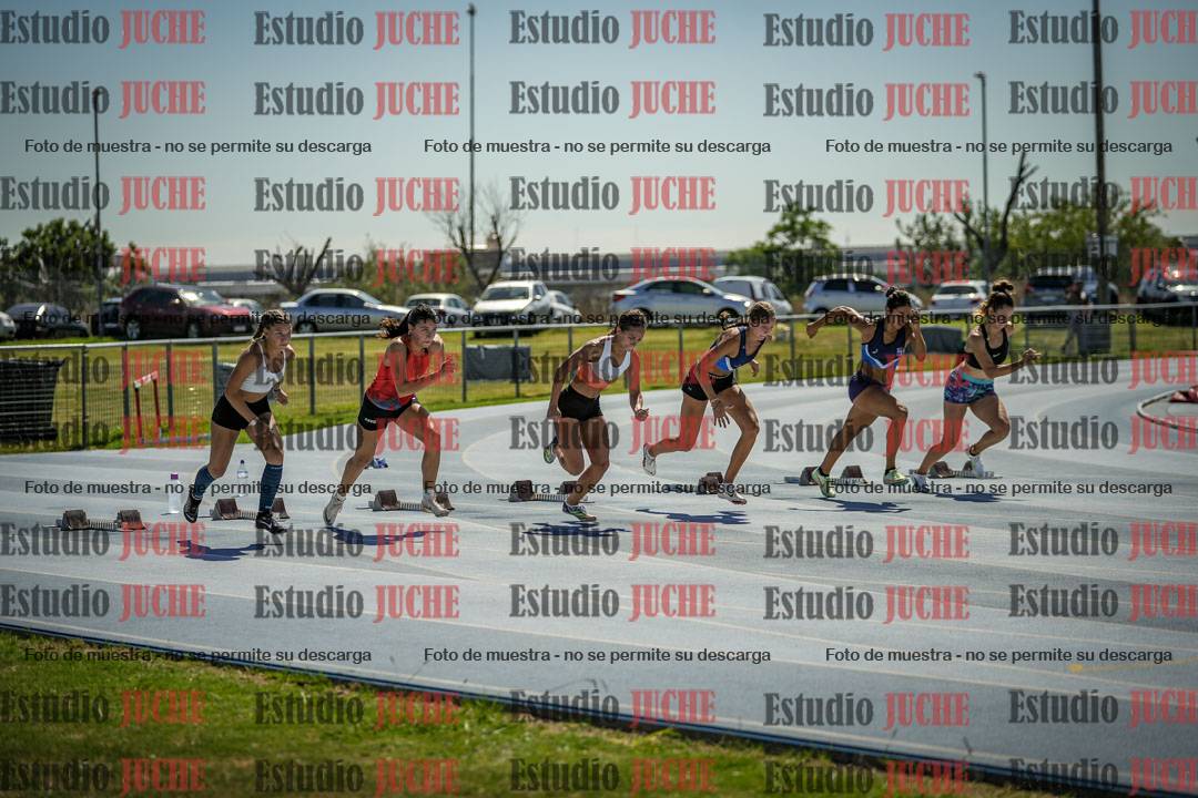 Fotos de los 100 m con vallas de mujeres - serie 1
