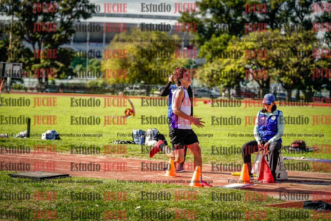 Fotos del salto en largo de varones