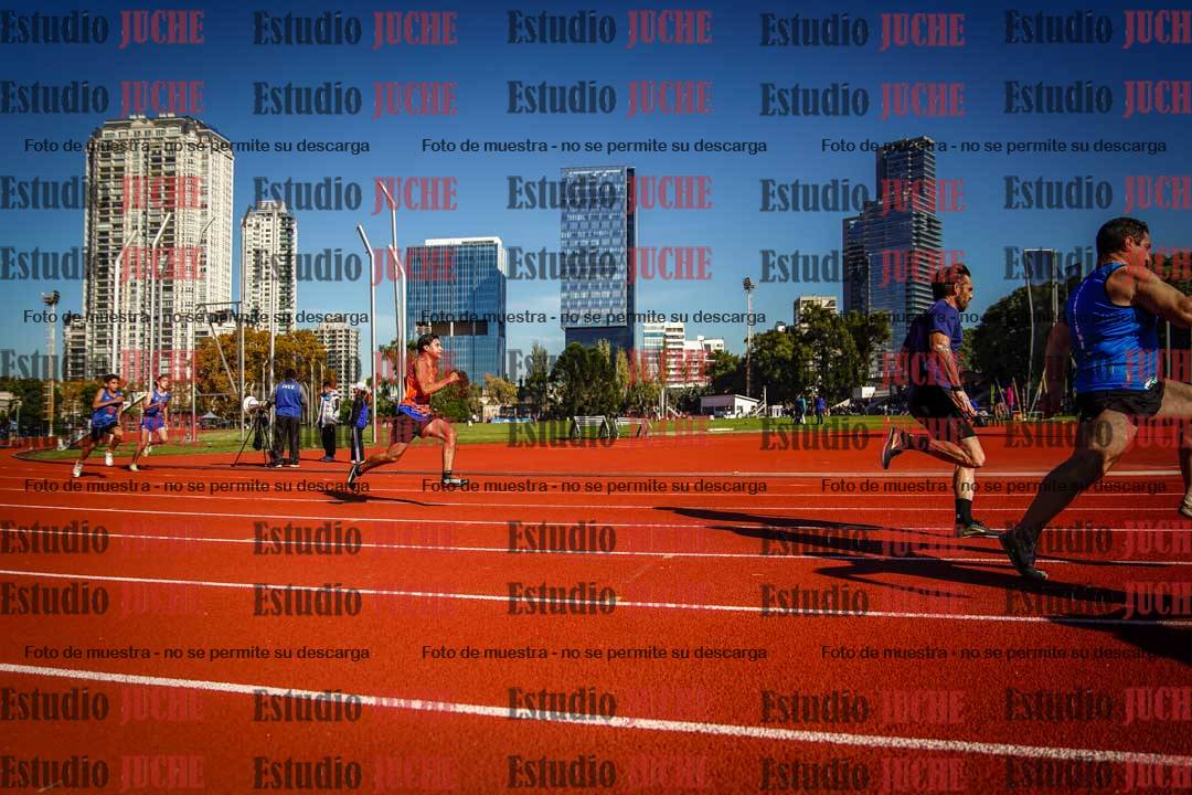 Fotos de los 200 m llanos de varones