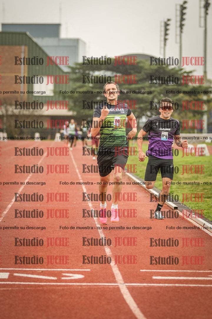 Fotos de los 800 m llanos de varones