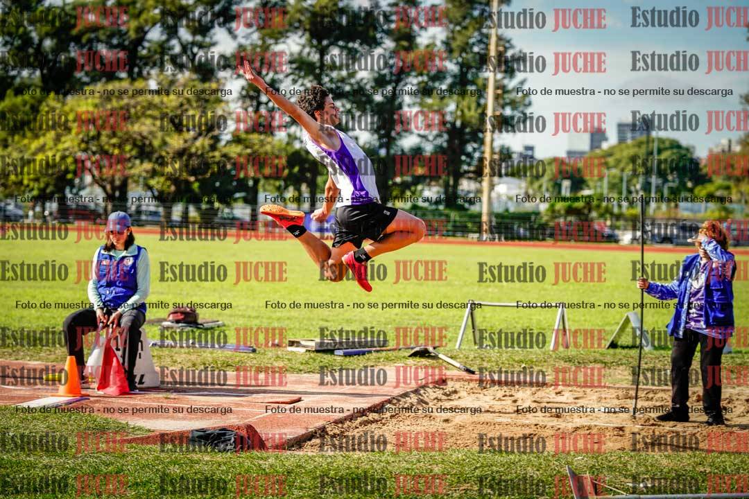 Fotos del salto en largo de varones