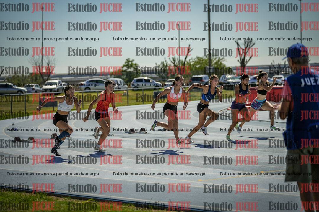 Fotos de los 100 m con vallas de mujeres - serie 1
