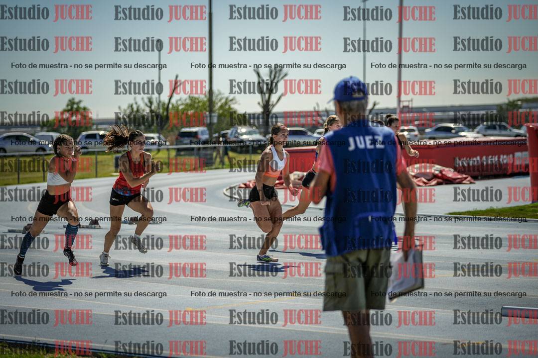 Fotos de los 100 m con vallas de mujeres - serie 1