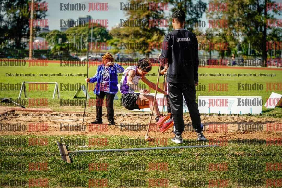 Fotos del salto en largo de varones