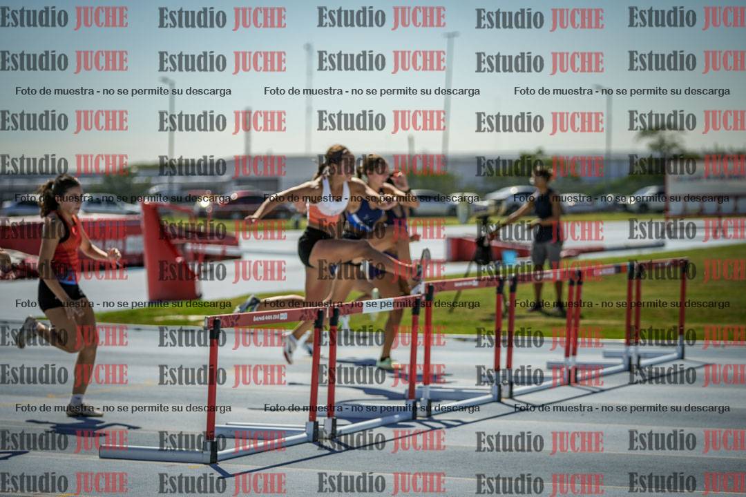 Fotos de los 100 m con vallas de mujeres - serie 1