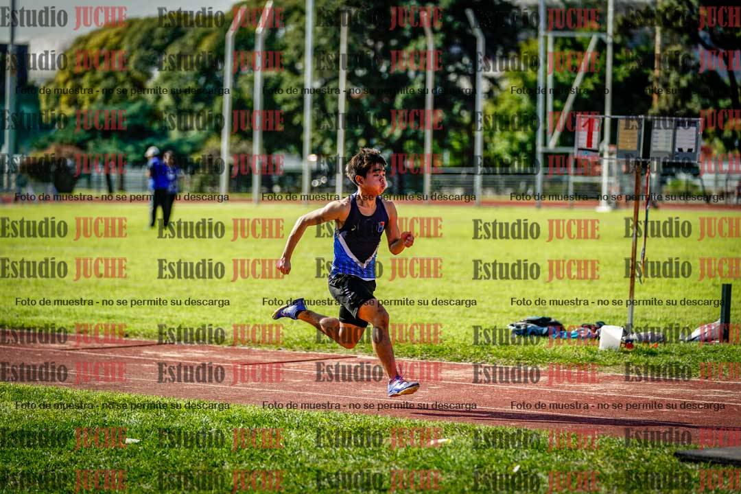 Fotos del salto en largo de varones